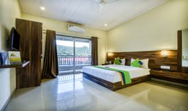 Treebo JP Cottage with Swimming Pool