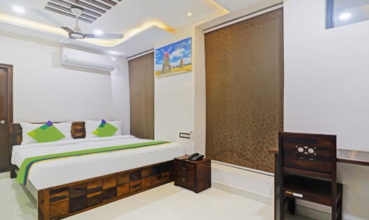 Maple room in Itsy Hotels J A Royal Suites Manikonda in Hyderabad. Air conditioned