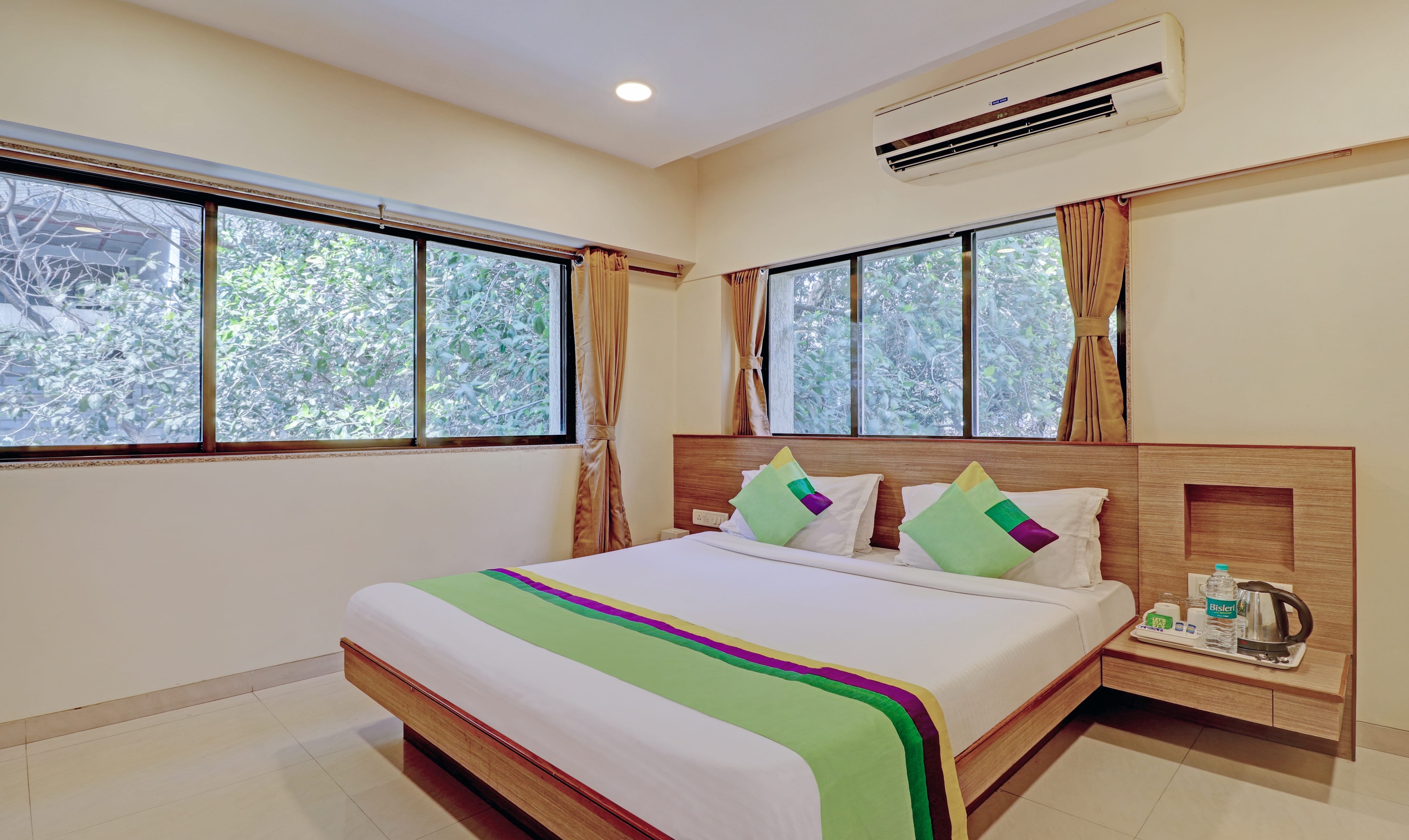 Deluxe room in Treebo Vikrant Residency in undefined. Amenities aplenty