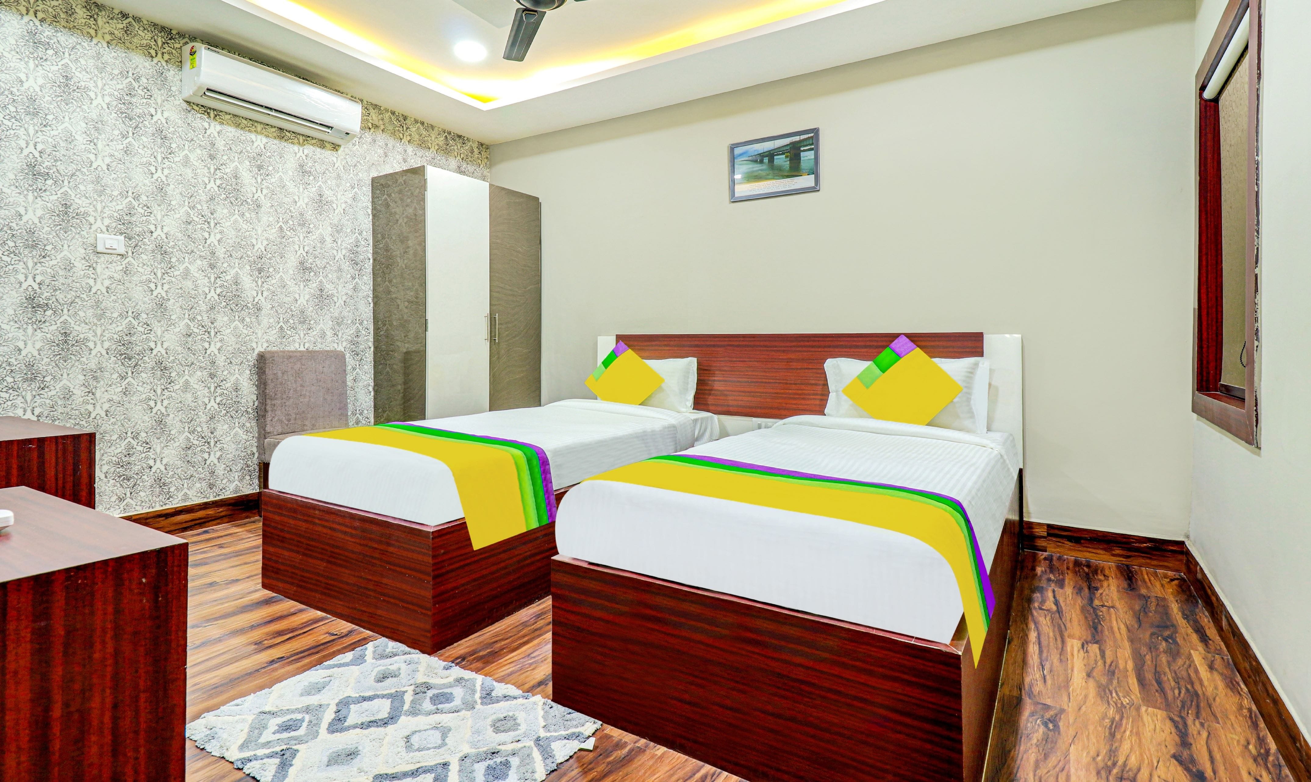 Standard room in Itsy Hotels Aasma Luxury Villa in undefined. All the supplies you need