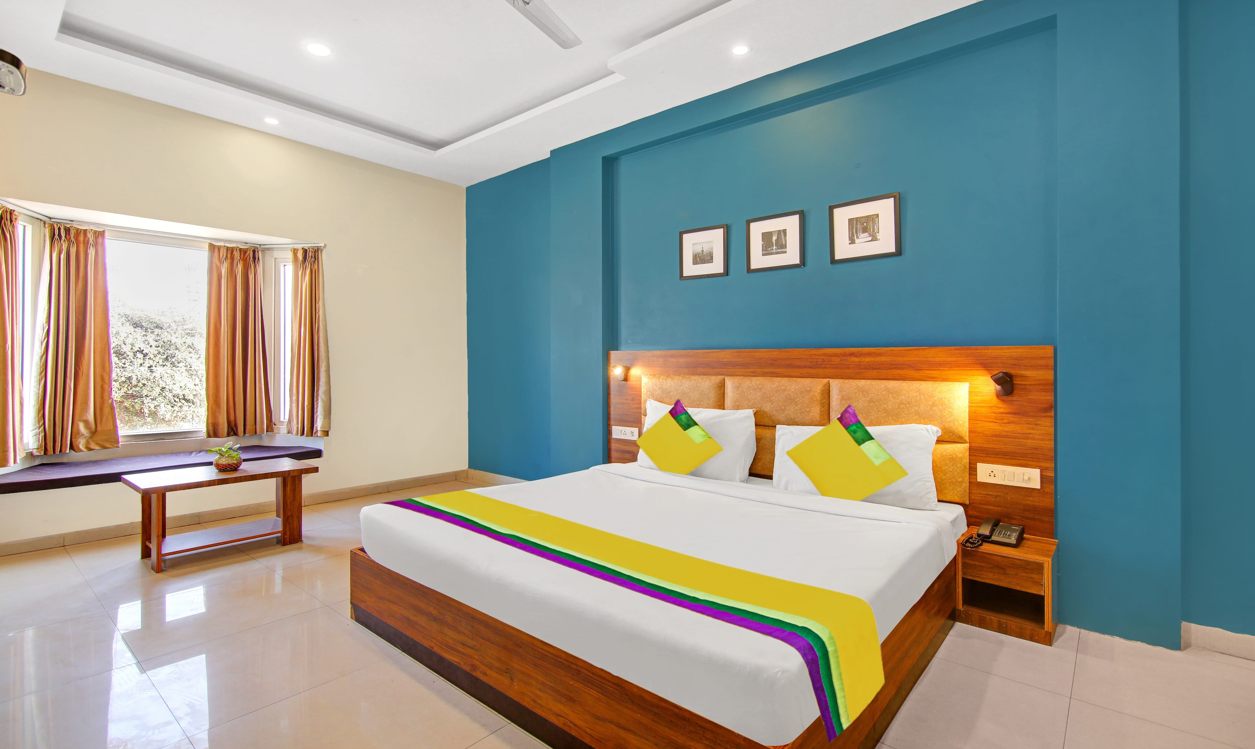 Deluxe room in Earth Villa Churned in undefined. Colorful decor