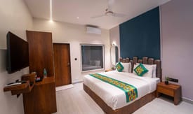 Treebo Winter Town Venna Lake with Swimming Pool