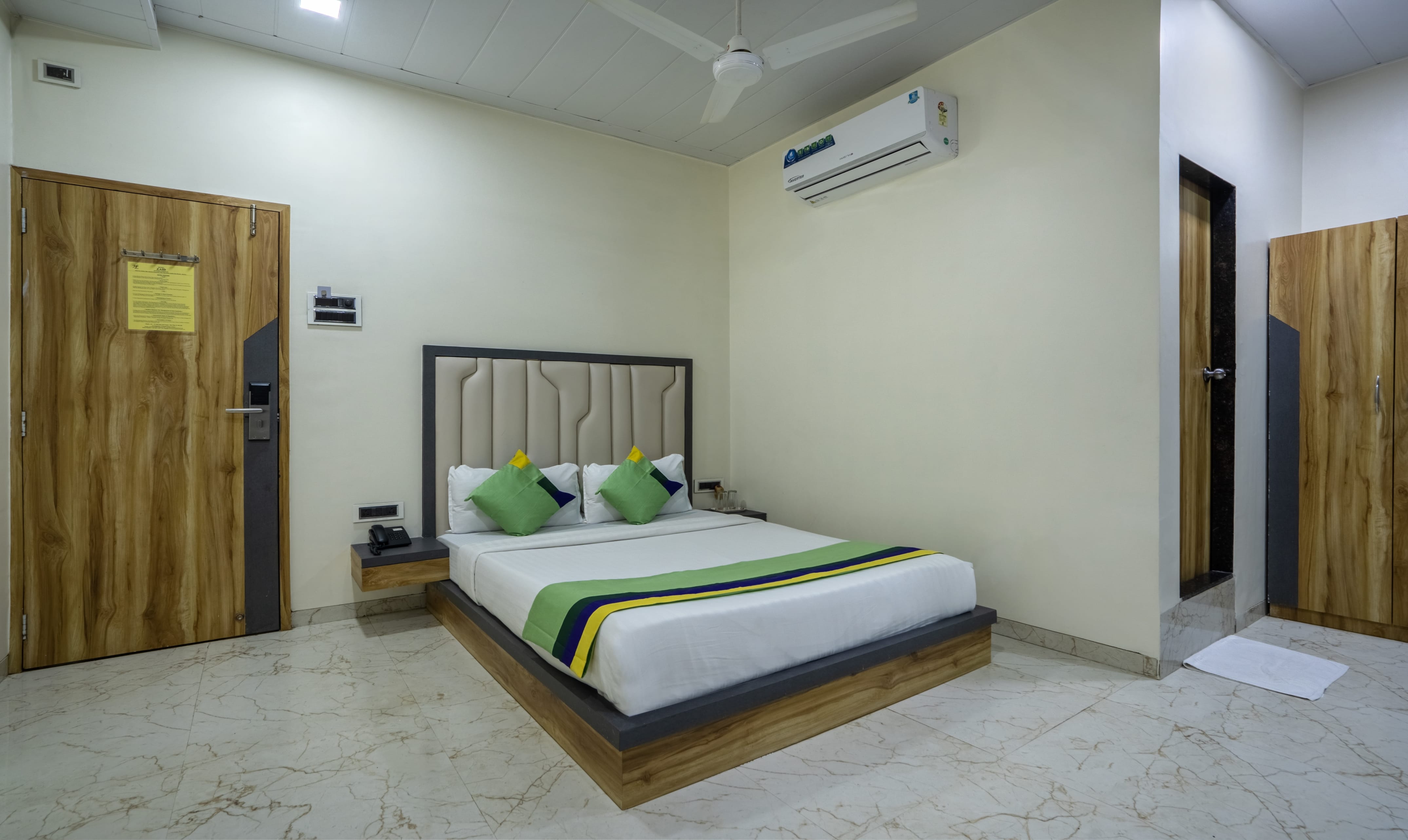 Deluxe room in Treebo Zaid International Powai in undefined. 