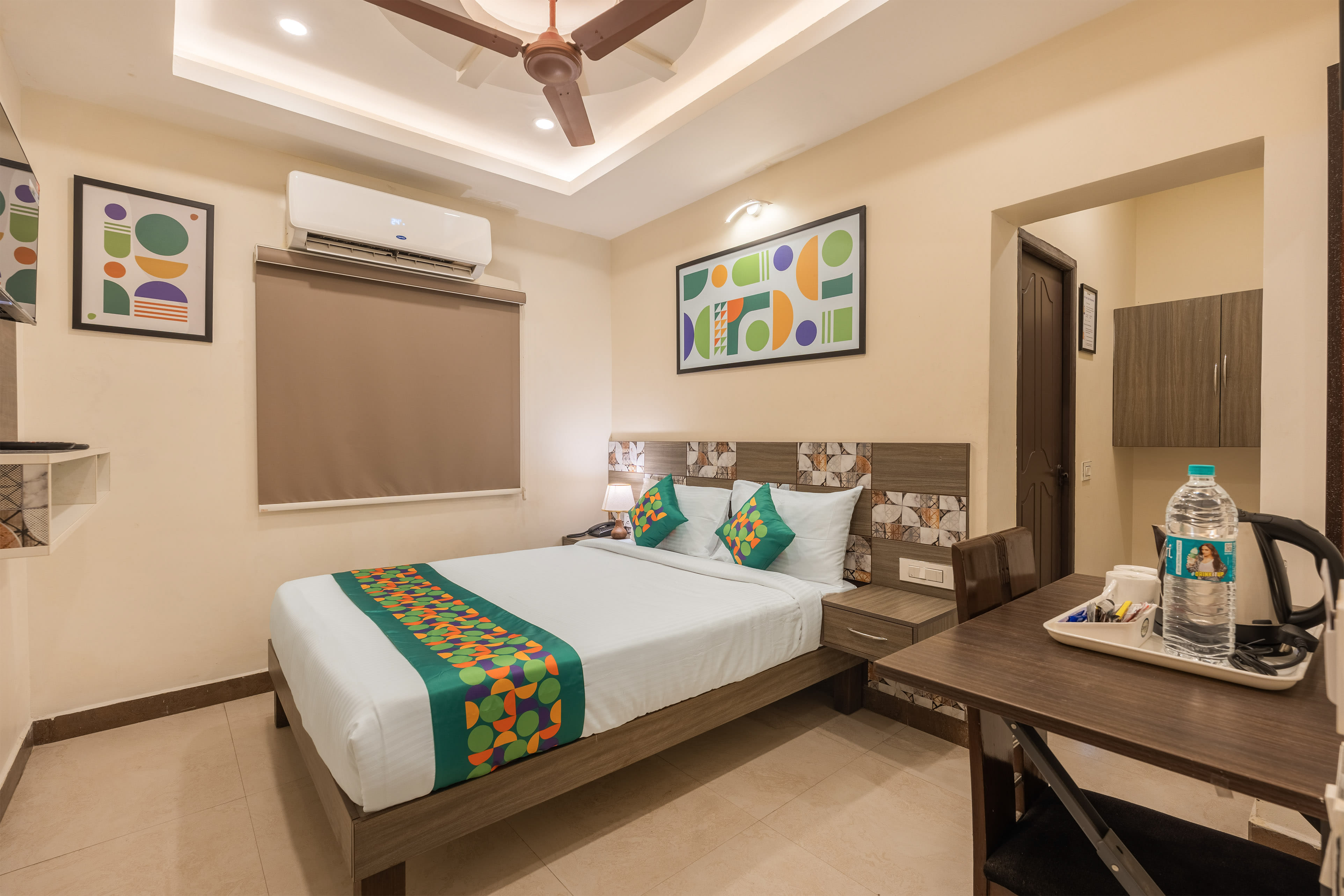Standard room in Treebo golden sun inn, 5 mins to Rock Beach in undefined. 