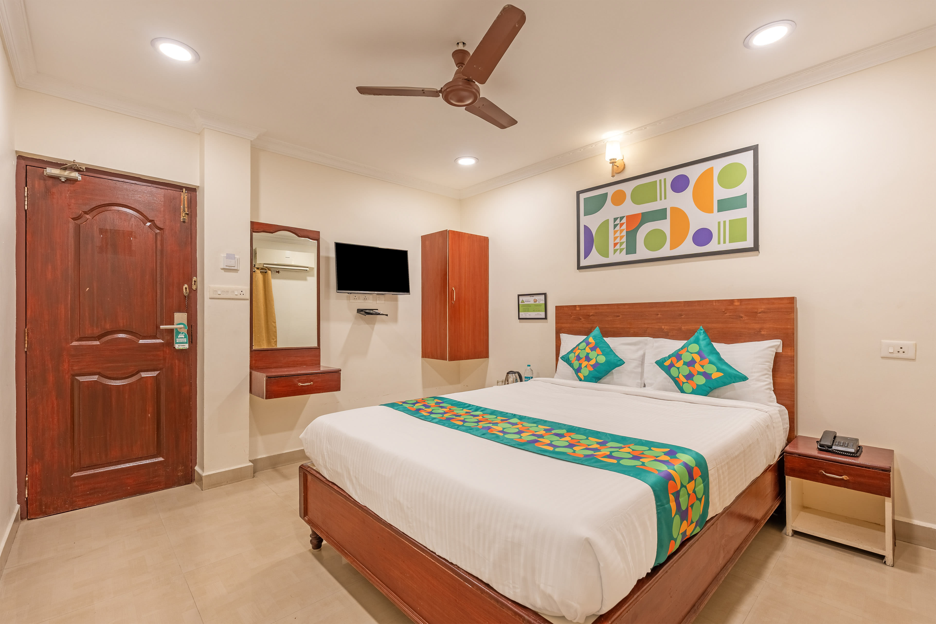 Standard room in Treebo golden sun inn, 5 mins to Rock Beach in undefined. 